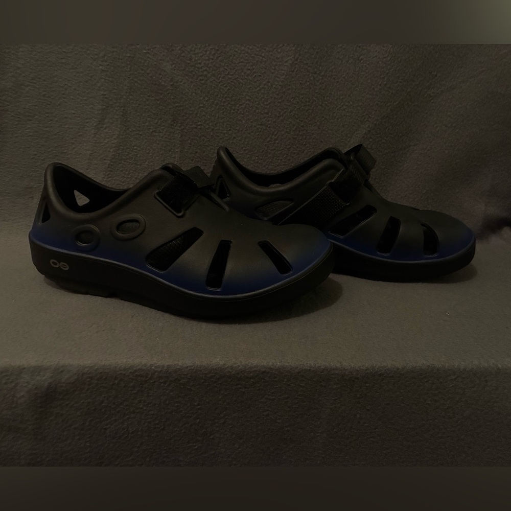 VGUC OOFOS Oocandoo Recovery Sandals